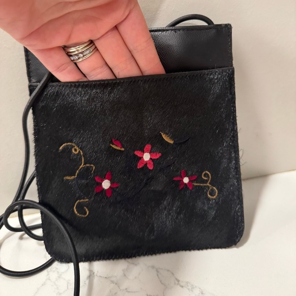 Vintage Wilson Leather Embroidered crossbody! - Picture 9 of 9